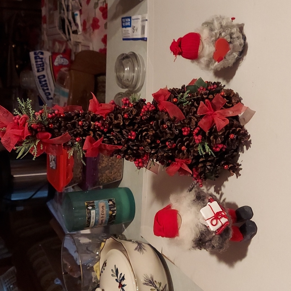 Christmas tree with two wood dools - Picture 3 of 4